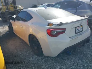 2018 Toyota 86 GT with VIN JF1ZNAE19J9701588, listed as a IAAI auction lot 41297869 with 44,508 mi miles. Bid and sale history available at carsss.com. Image 3.