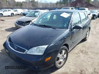 2005 Ford Focus S with VIN 3FAFP37N35R123622, listed as a IAAI auction lot 41778241 with 176,611 mi miles and . Bid and sale history available at carsss.com. Image 2.