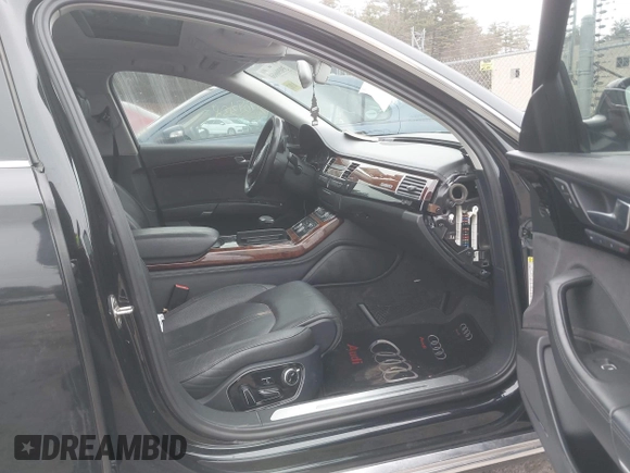 2011 Audi A8 z VIN WAURVAFDXBN026102, wystawiony jako IAAI lot #39096660 z przebiegiem 151 060 mil mil oraz . Historia ofert i sprzedaży dostępna na DreamBid. Obrazek 5.
