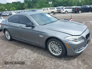 2011 BMW 5 Series 535i xDrive z VIN WBAFU7C55BC779716, wystawiony jako IAAI lot #42288245 z przebiegiem 102 437 mil mil oraz . Historia ofert i sprzedaży dostępna na DreamBid. Obrazek 1.