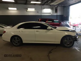 2023 Mercedes-Benz E 350 z VIN W1KZF8EB2PB137329, wystawiony jako IAAI lot #42160967 z przebiegiem 8 718 mil mil oraz . Historia ofert i sprzedaży dostępna na DreamBid. Obrazek 14.