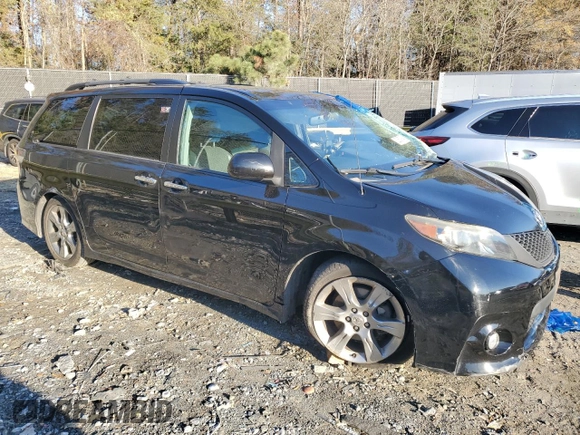 2013 Toyota Sienna SE с VIN 5TDXK3DC9DS390825, выставлен на аукционе Copart как лот 82363794 с пробегом 244 673 миль миль и Списание • Salvage title. История ставок и продаж доступна на DreamBid. Изображение 4.