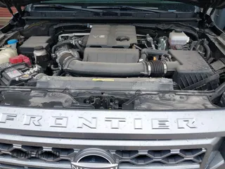 2023 Nissan Frontier SV z VIN 1N6ED1EK8PN610121, wystawiony jako IAAI lot #42363879 z przebiegiem 25 505 mil mil oraz . Historia ofert i sprzedaży dostępna na DreamBid. Obrazek 10.