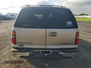 2000 Chevrolet Suburban LT with VIN 3GNEC16T0YG143890, listed as a Copart auction lot 72273534 with 242,305 mi miles and Salvage Title. Bid and sale history available at carsss.com. Image 6.