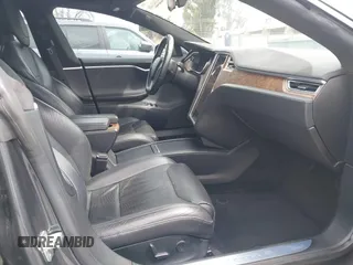 2016 Tesla Model S 90D с VIN 5YJSA1E40GF172502, выставлен на аукционе IAAI как лот 41841406 с пробегом 83 660 миль миль и . История ставок и продаж доступна на DreamBid. Изображение 5.