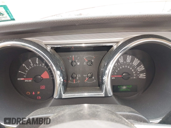2005 Ford Mustang GT Deluxe z VIN 1ZVHT82H055218846, wystawiony jako IAAI lot #42169493 z przebiegiem 184 397 mil mil oraz . Historia ofert i sprzedaży dostępna na DreamBid. Obrazek 7.