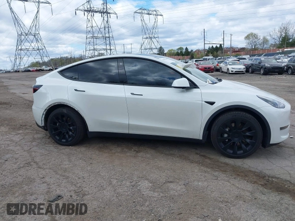 2022 Tesla Model Y Long Range z VIN 7SAYGDEE7NF385207, wystawiony jako IAAI lot #42054449 z przebiegiem 52 834 mil mil oraz . Historia ofert i sprzedaży dostępna na DreamBid. Obrazek 13.