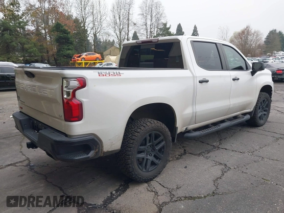 2020 Chevrolet Silverado 1500 LT Trail Boss with VIN 3GCPYFED3LG164882, listed as a IAAI auction lot 41330410 with 43,907 mi miles. Bid and sale history available at carsss.com. Image 4.