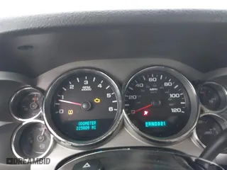 2007 Chevrolet Silverado 1500 LT w/1LT with VIN 1GCEK19J57Z513641, listed as a IAAI auction lot 41121044 with 225,809 mi miles. Bid and sale history available at carsss.com. Image 7.