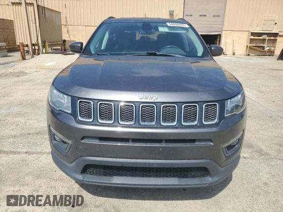 2020 Jeep Compass Latitude z VIN 3C4NJCBB2LT247031, wystawiony jako Copart lot #54294465 z przebiegiem 60 697 mil mil oraz Szkoda całkowita • Salvage title. Historia ofert i sprzedaży dostępna na DreamBid. Obrazek 5.