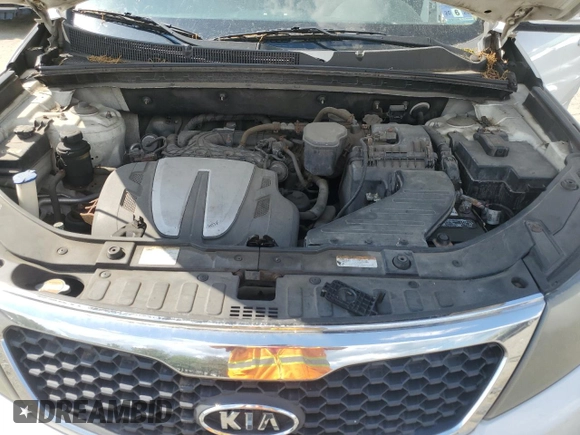 2011 Kia Sorento EX z VIN 5XYKUDA22BG062985, wystawiony jako Copart lot #56215815 z przebiegiem 118 109 mil mil oraz Czysty tytuł • Clean title. Historia ofert i sprzedaży dostępna na DreamBid. Obrazek 12.