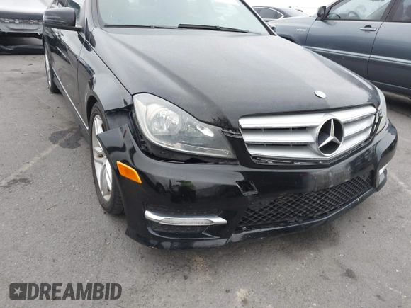 2013 Mercedes-Benz C 250 Sport z VIN WDDGF4HBXDR261850, wystawiony jako IAAI lot #42164882 z przebiegiem 149 257 mil mil oraz . Historia ofert i sprzedaży dostępna na DreamBid. Obrazek 6.