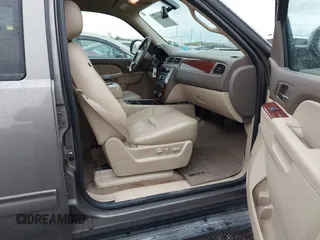 2012 Chevrolet Suburban LT with VIN 1GNSKJE78CR270714, listed as a IAAI auction lot 42210716 with 276,882 mi miles and . Bid and sale history available at DreamBid. Image 5.