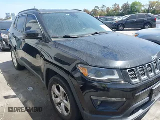 2018 Jeep Compass Latitude with VIN 3C4NJCBBXJT285913, listed as a IAAI auction lot 41920837 with 68,348 mi miles. Bid and sale history available at carsss.com. Image 1.