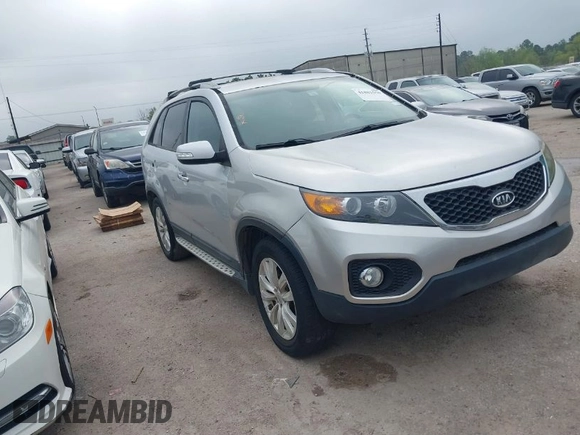 2011 Kia Sorento EX with VIN 5XYKU4A17BG185527, listed as a IAAI auction lot 41881550 with 82,948 mi miles. Bid and sale history available at carsss.com. Image 1.