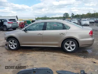 2015 Volkswagen Passat 1.8T Limited Edition with VIN 1VWAT7A32FC120769, listed as a IAAI auction lot 42013547 with 61,451 mi miles. Bid and sale history available at carsss.com. Image 14.