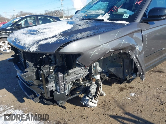 2024 Jeep Grand Cherokee Limited with VIN 1C4RJHBG3R8586947, listed as a IAAI auction lot 41172584 with 3,565 mi miles and . Bid and sale history available at DreamBid. Image 6.