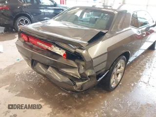 2013 Dodge Challenger SXT z VIN 2C3CDYAG9DH629189, wystawiony jako IAAI lot #41374015 z przebiegiem Nie podano mil oraz . Historia ofert i sprzedaży dostępna na DreamBid. Obrazek 6.