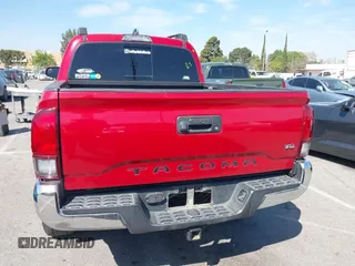 2018 Toyota Tacoma SR5 with VIN 3TMAZ5CN2JM067292, listed as a IAAI auction lot 41851959 with 70,988 mi miles and . Bid and sale history available at DreamBid. Image 16.