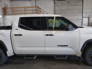 2022 Toyota Tundra SR5 с VIN 5TFLA5DBXNX029202, выставлен на аукционе IAAI как лот 42152386 с пробегом 61 454 миль миль и . История ставок и продаж доступна на DreamBid. Изображение 13.