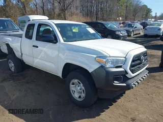 2017 Toyota Tacoma SR z VIN 5TFSX5EN0HX052477, wystawiony jako IAAI lot #41752002 z przebiegiem 120 556 mil mil oraz . Historia ofert i sprzedaży dostępna na DreamBid. Obrazek 1.