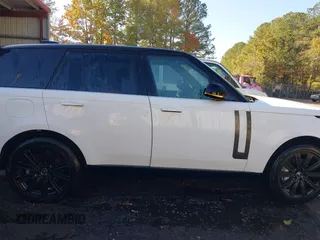 2023 Land Rover Range Rover SE z VIN SALKP9FU3PA072844, wystawiony jako IAAI lot #40742483 z przebiegiem 5 272 mil mil oraz . Historia ofert i sprzedaży dostępna na DreamBid. Obrazek 13.