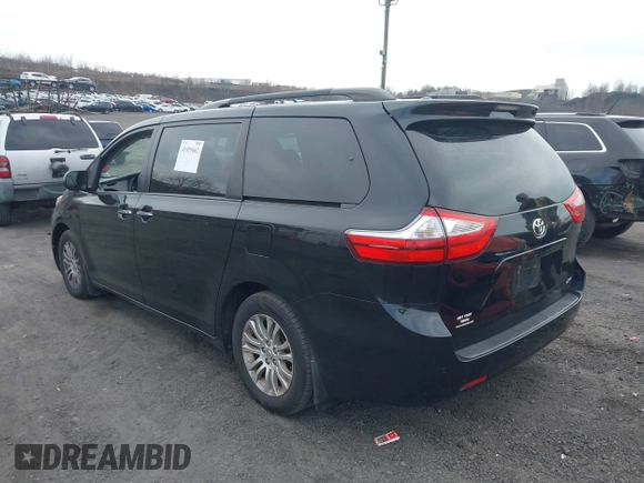 2017 Toyota Sienna XLE Auto Access Seat with VIN 5TDYZ3DC4HS886380, listed as a IAAI auction lot 41819662 with 382,793 mi miles. Bid and sale history available at carsss.com. Image 3.
