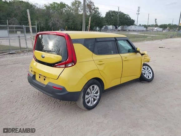 2020 Kia Soul S with VIN KNDJ23AU2L7106835, listed as a IAAI auction lot 40900143 with 61,570 mi miles. Bid and sale history available at carsss.com. Image 4.