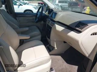 2010 Volkswagen Routan SE z VIN 2V4RW3D11AR295018, wystawiony jako IAAI lot #42404332 z przebiegiem 162 509 mil mil oraz . Historia ofert i sprzedaży dostępna na DreamBid. Obrazek 5.