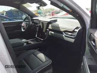 2025 GMC Acadia FWD Denali z VIN 1GKENLRS3SJ214267, wystawiony jako IAAI lot #42290521 z przebiegiem Nie podano mil oraz . Historia ofert i sprzedaży dostępna na DreamBid. Obrazek 5.