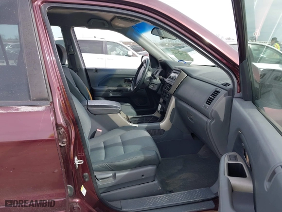 2008 Honda Pilot VP with VIN 5FNYF28298B024958, listed as a IAAI auction lot 41795162 with 196,394 mi miles. Bid and sale history available at carsss.com. Image 5.