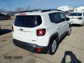 2020 Jeep Renegade Altitude z VIN ZACNJABB8LPL91658, wystawiony jako IAAI lot #41534304 z przebiegiem 76 135 mil mil oraz . Historia ofert i sprzedaży dostępna na DreamBid. Obrazek 4.