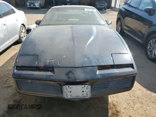 1982 Pontiac Firebird z VIN 1G2AW87H4CL566862, wystawiony jako Copart lot #74777384 z przebiegiem 597 058 mil mil oraz Czysty tytuł • Clean title. Historia ofert i sprzedaży dostępna na DreamBid. Obrazek 5.
