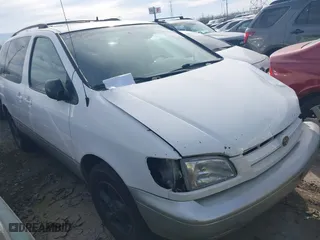 1998 Toyota Sienna LE with VIN 4T3ZF13C3WU074731, listed as a IAAI auction lot 41561965 with 174,130 mi miles. Bid and sale history available at carsss.com. Image 1.