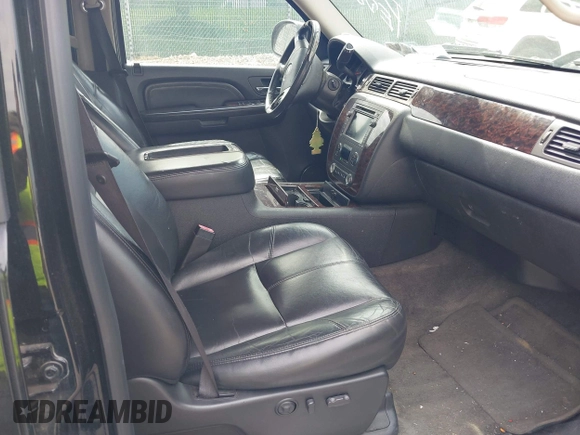 2008 GMC Sierra Denali z VIN 2GTEK638681161702, wystawiony jako IAAI lot #42078538 z przebiegiem Nie podano mil oraz . Historia ofert i sprzedaży dostępna na DreamBid. Obrazek 5.