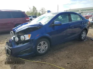 2014 Chevrolet Sonic LT z VIN 1G1JC5SH7E4159005, wystawiony jako Copart lot #56427385 z przebiegiem 62 995 mil mil oraz Szkoda całkowita • Salvage title. Historia ofert i sprzedaży dostępna na DreamBid. Obrazek 1.