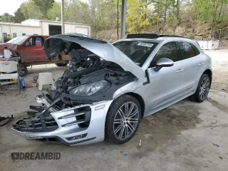2015 Porsche Macan Turbo z VIN WP1AF2A51FLB47216, wystawiony jako Copart lot #50992745 z przebiegiem Nie podano mil oraz Szkoda całkowita • Salvage title. Historia ofert i sprzedaży dostępna na DreamBid. Obrazek 1.