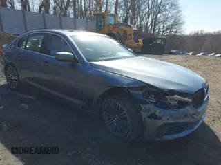 2020 BMW 5 Series 530i xDrive z VIN WBAJR7C02LWW78875, wystawiony jako IAAI lot #41751226 z przebiegiem 13 825 mil mil oraz . Historia ofert i sprzedaży dostępna na DreamBid. Obrazek 1.