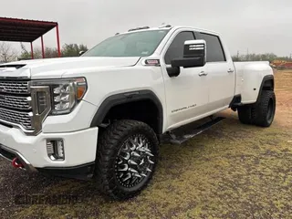 2020 GMC Sierra 3500HD Denali z VIN 1GT49WEY3LF337580, wystawiony jako Copart lot #43259415 z przebiegiem 68 334 mil mil oraz Czysty tytuł • Clean title. Historia ofert i sprzedaży dostępna na DreamBid. Obrazek 2.
