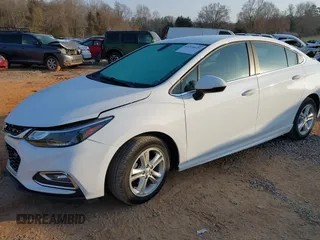 2017 Chevrolet Cruze LT z VIN 1G1BE5SM0H7235078, wystawiony jako IAAI lot #41734625 z przebiegiem 140 548 mil mil oraz . Historia ofert i sprzedaży dostępna na DreamBid. Obrazek 2.