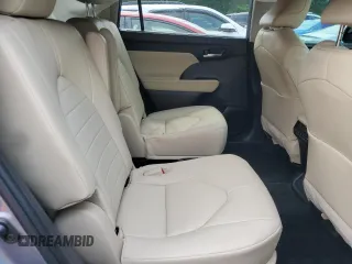 2024 Toyota Highlander LE z VIN 5TDKDRAH9RS548529, wystawiony jako Copart lot #53493205 z przebiegiem 16 627 mil mil oraz Szkoda całkowita • Salvage title. Historia ofert i sprzedaży dostępna na DreamBid. Obrazek 11.