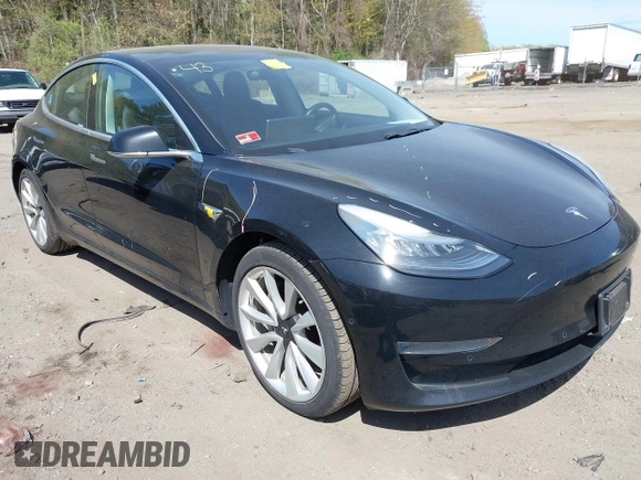 2018 Tesla Model 3 Long Range Battery z VIN 5YJ3E1EB6JF086612, wystawiony jako IAAI lot #42149440 z przebiegiem 101 170 mil mil oraz . Historia ofert i sprzedaży dostępna na DreamBid. Obrazek 1.