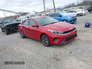 2023 Kia Forte LXS z VIN 3KPF24AD4PE522726, wystawiony jako IAAI lot #41744515 z przebiegiem 13 233 mil mil oraz . Historia ofert i sprzedaży dostępna na DreamBid. Obrazek 1.