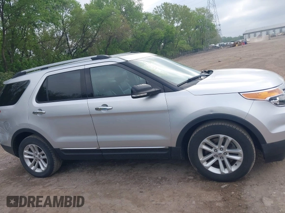 2013 Ford Explorer XLT with VIN 1FM5K7D8XDGC48662, listed as a IAAI auction lot 42182134 with 220,064 mi miles. Bid and sale history available at carsss.com. Image 13.