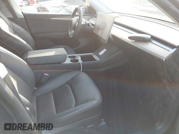 2024 Tesla Model Y с VIN 7SAYGDED5RF015208, выставлен на аукционе IAAI как лот 41608087 с пробегом 10 059 миль миль и . История ставок и продаж доступна на DreamBid. Изображение 5.