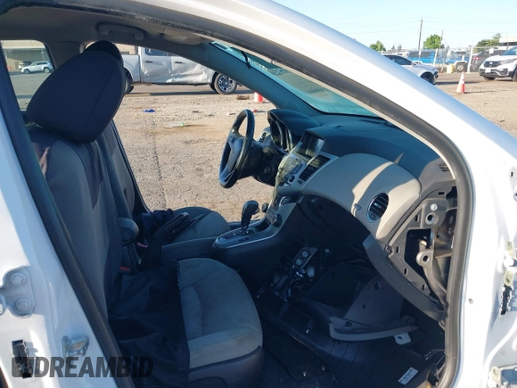 2014 Chevrolet Cruze 1LT with VIN 1G1PC5SB0E7201566, listed as a IAAI auction lot 42299276 with Not provided miles and . Bid and sale history available at DreamBid. Image 5.