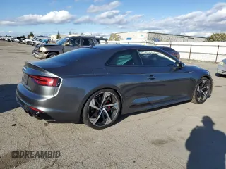 2018 Audi RS 5 z VIN WUAPWAF5XJA905267, wystawiony jako Copart lot #47817075 z przebiegiem 49 962 mil mil oraz Szkoda całkowita • Salvage title. Historia ofert i sprzedaży dostępna na DreamBid. Obrazek 3.