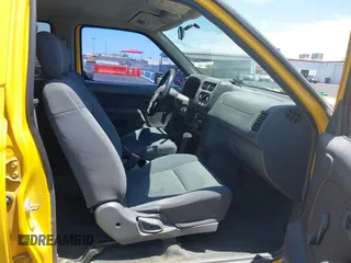 2001 Nissan Frontier SE z VIN 1N6ED27T61C355015, wystawiony jako IAAI lot #42381391 z przebiegiem Nie podano mil oraz . Historia ofert i sprzedaży dostępna na DreamBid. Obrazek 5.