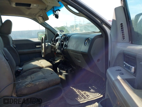 2006 Ford F-150 STX with VIN 1FTRX14W56NB45439, listed as a IAAI auction lot 41020833 with 401,176 mi miles. Bid and sale history available at carsss.com. Image 5.