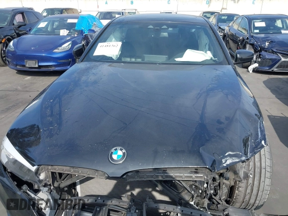 2018 BMW 5 Series 540i z VIN WBAJE5C5XJWA97667, wystawiony jako IAAI lot #41481362 z przebiegiem Nie podano mil oraz . Historia ofert i sprzedaży dostępna na DreamBid. Obrazek 10.